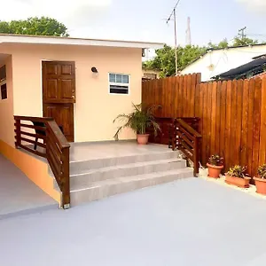 Cozy 1-bedroom Close To Center Willemstad
