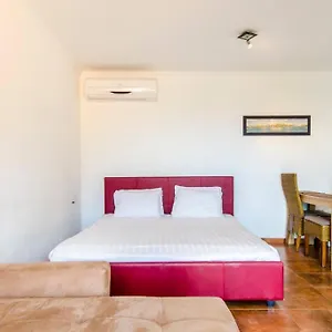  Apartment With Beautiful Sea View